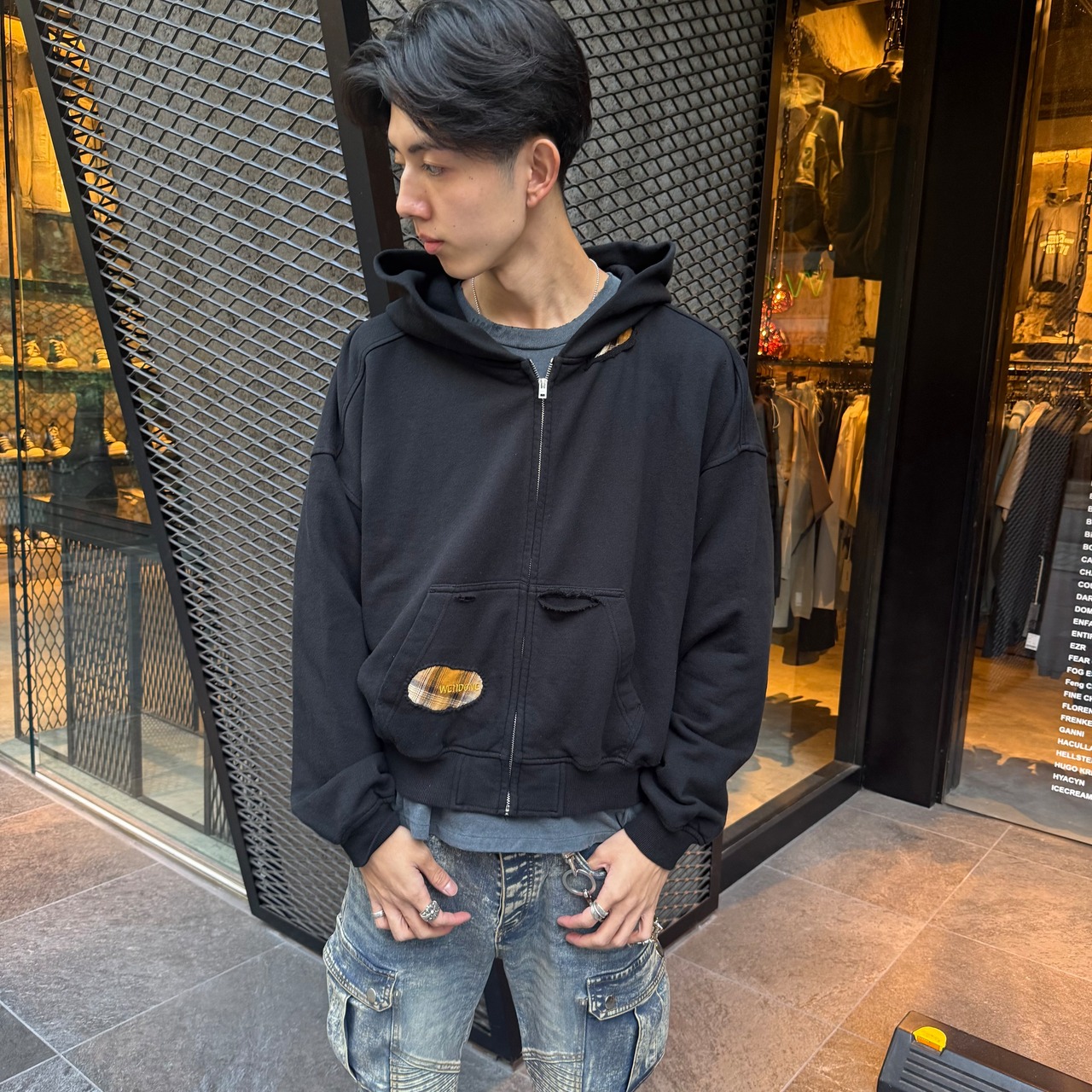 【WE11DONE】BLACK REPAIRED ZIP-UP HOODIE - 11