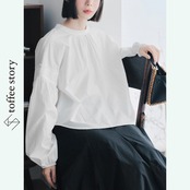 【2color】ピュアコットンの贅沢なひととき：スタンドカラー＋ランタンスリーブのボリューミースモック i0452