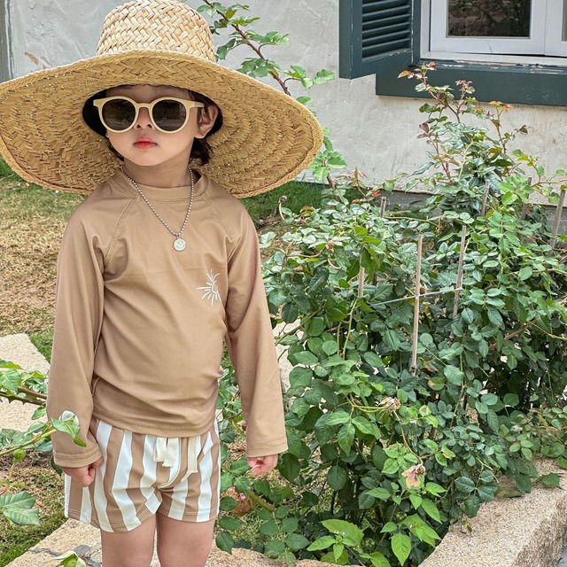 ,キッズ男の子北欧風長袖SUN水着3点セット　長袖ラッシュガード　ストライプ柄スイムパンツ　キャップ付き　カーキ　夏プール海　lwk0132