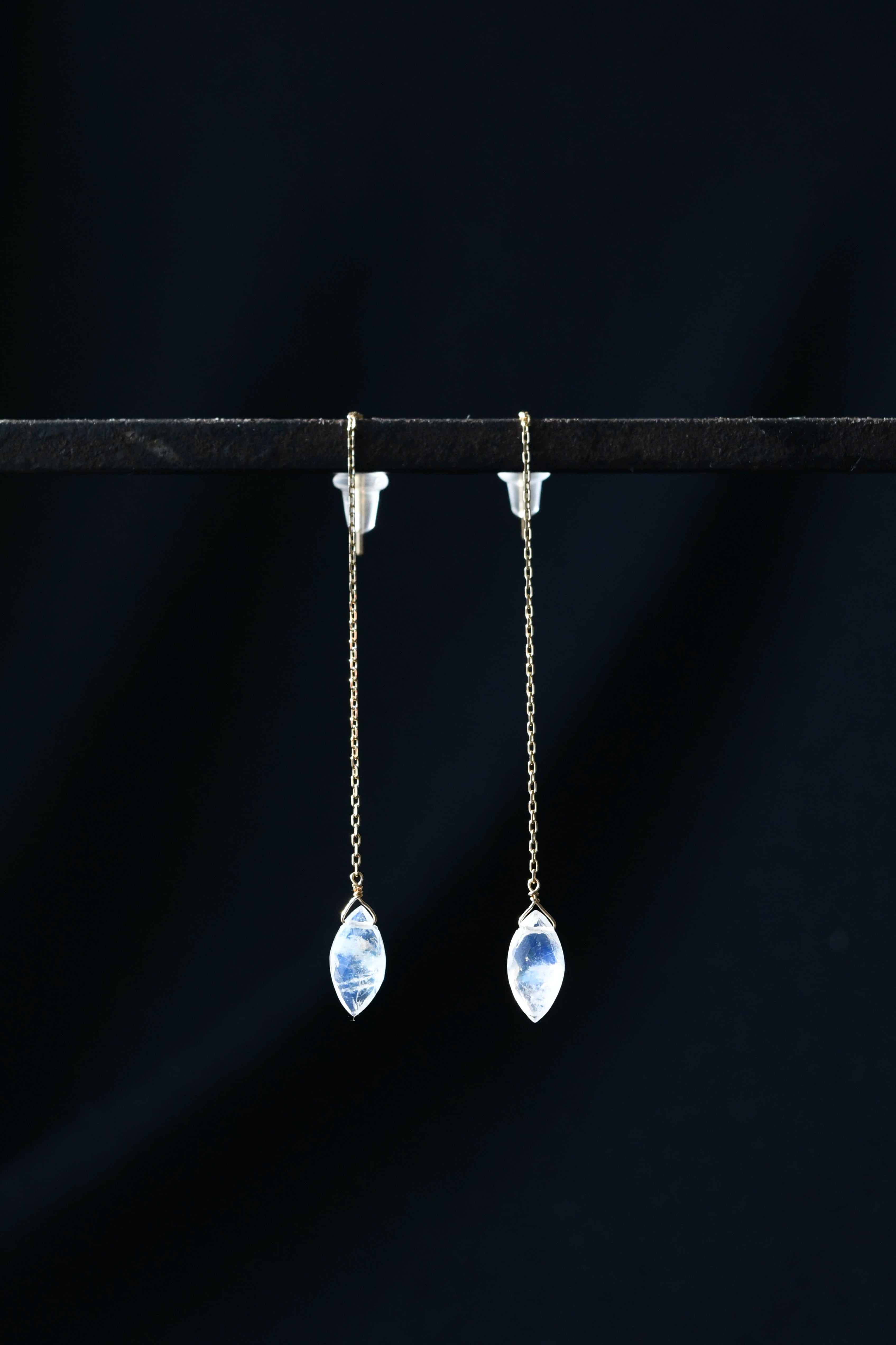 K18 Blue Moonstone Chain Earrings 18金ブルームーンストーンチェーンピアス | quirk of Fate  powered by BASE