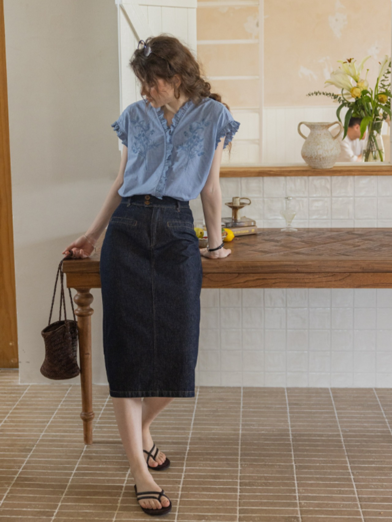 Azur Pétale Embroidery Frill Blouse F0718