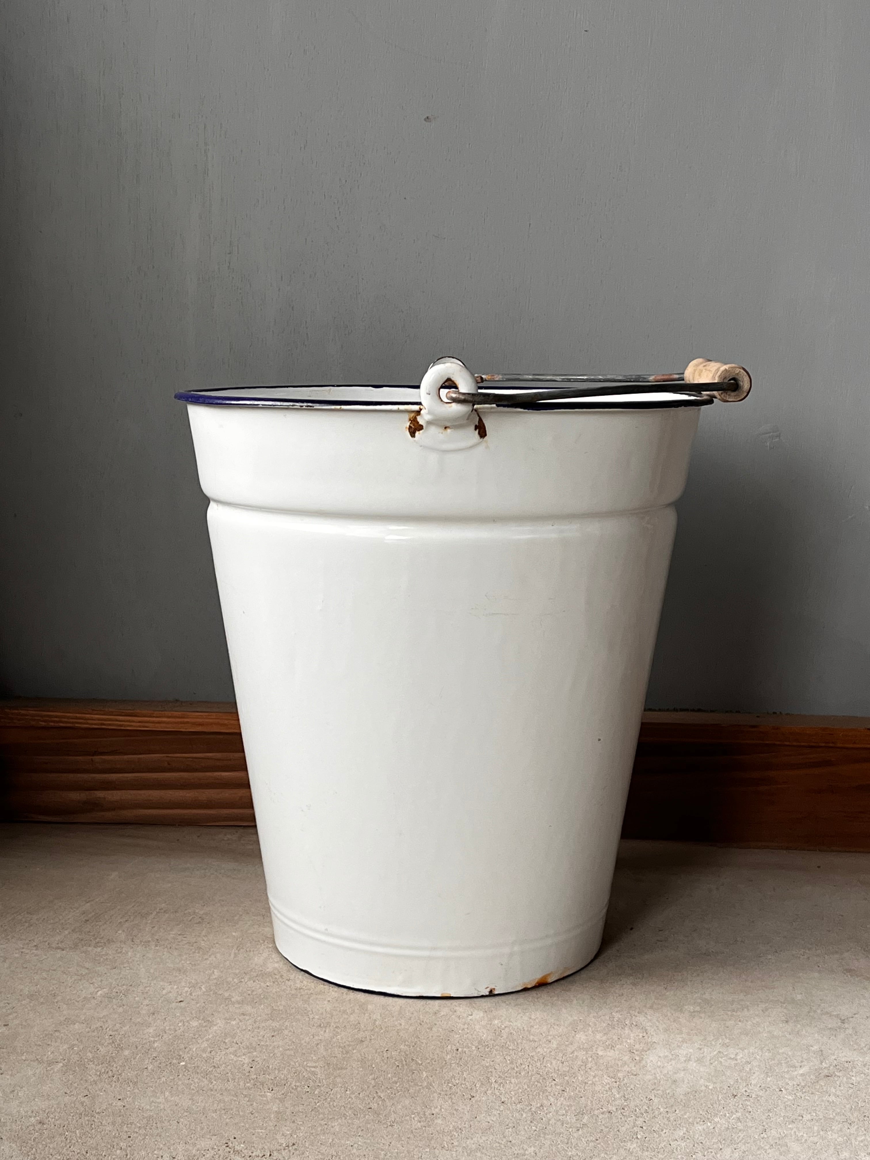 ブルーラインのホーローバケツ | Legacy Market［レガシーマーケット