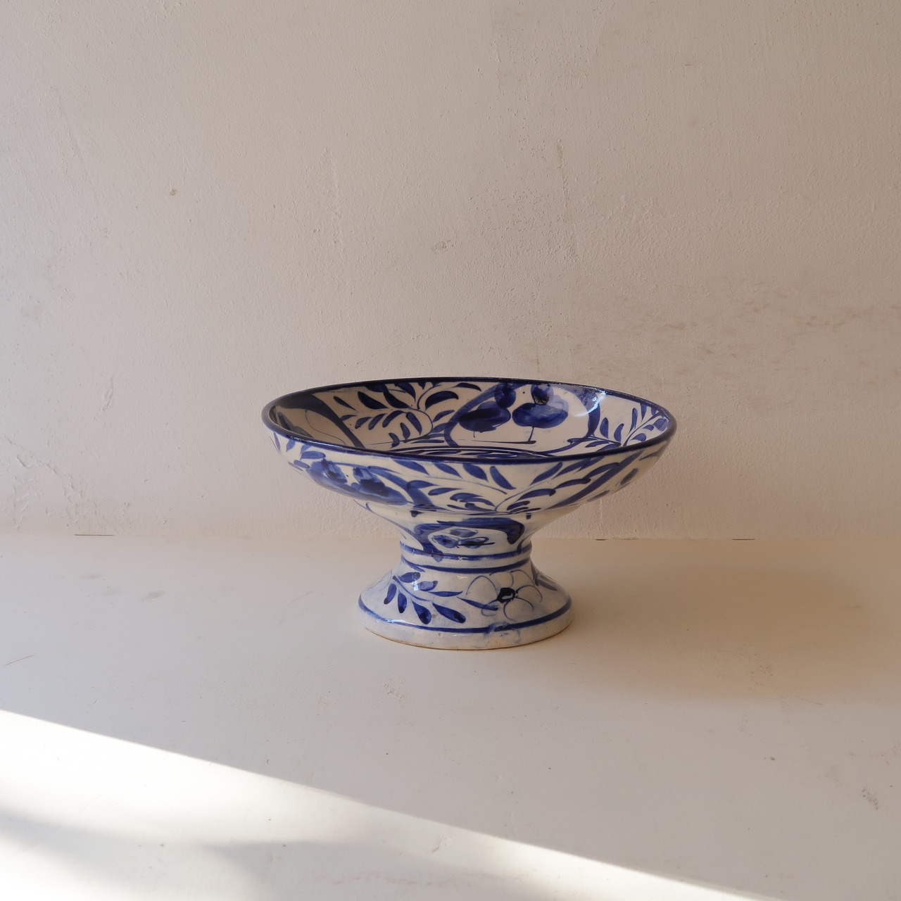 ブルーのフルーツトレイ