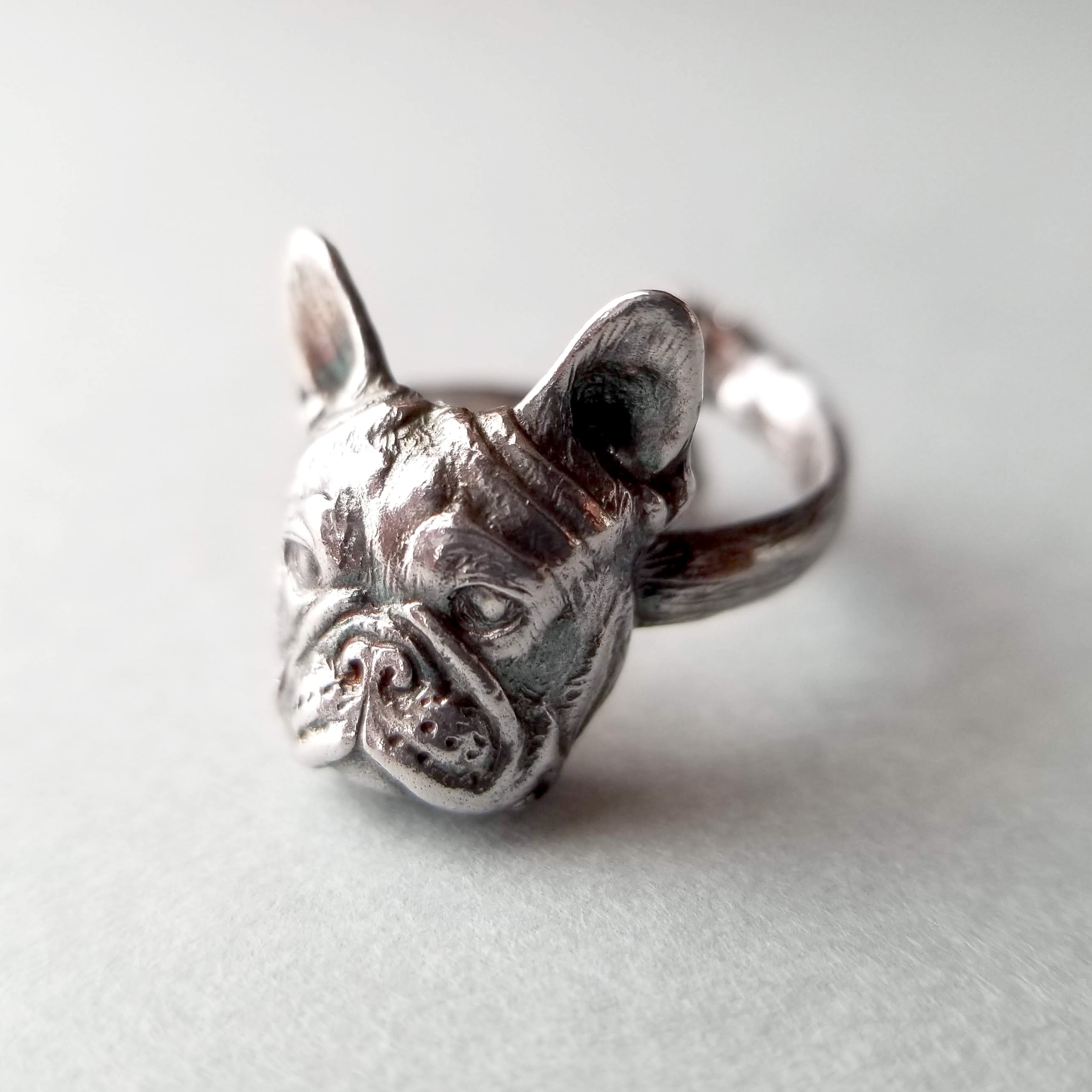 フレンチブルドッグのシルバーリング no.001 (フレブル、ブヒ、肉球、frenchbulldog、指輪) | mayasworks powered by BASE フレンチブルドッグのシルバーリング no.001 (フレブル、ブヒ、肉球、frenchbulldog、指輪) | mayasworks powered by BASE