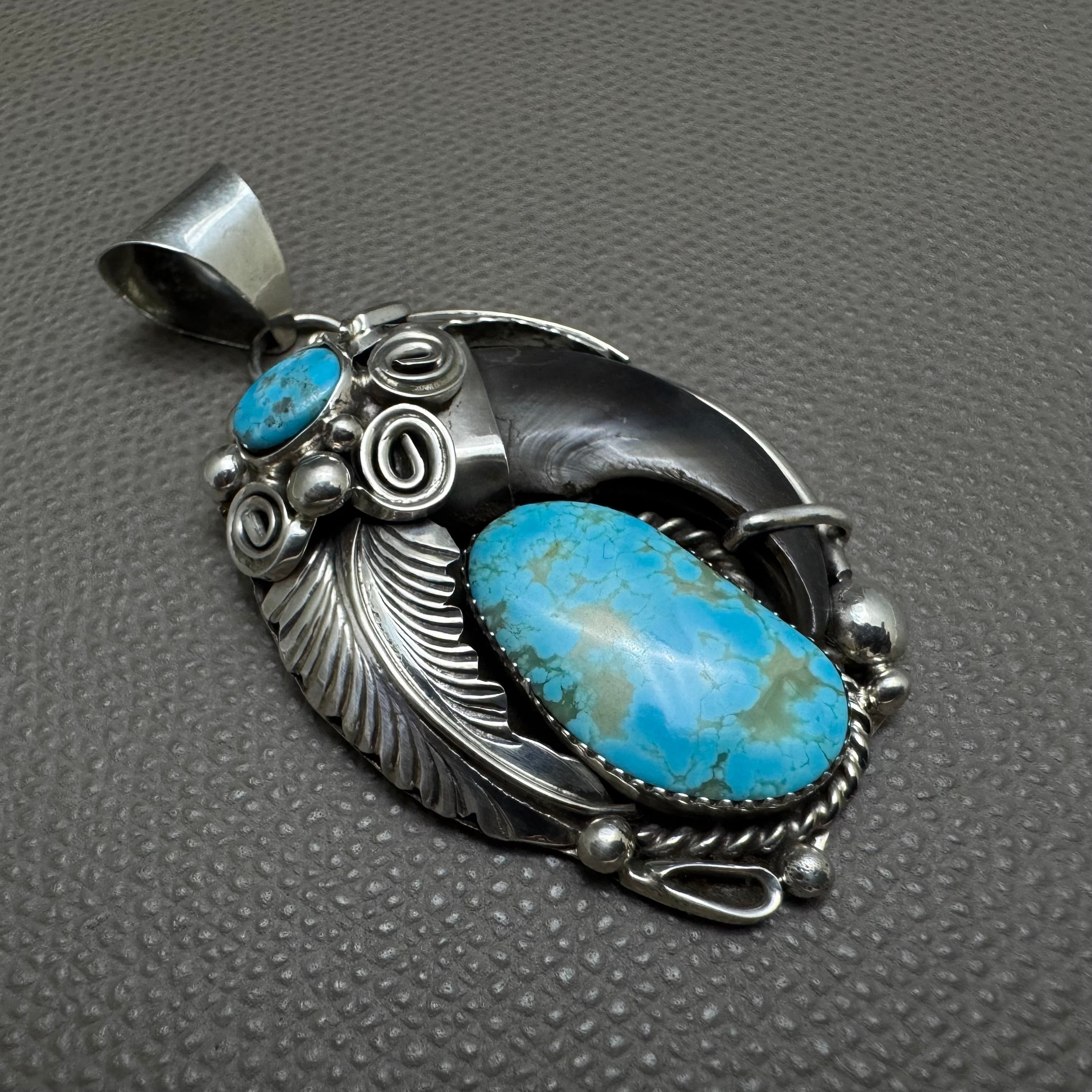 【人気】ナバボ族Mike Platero マイクプラテロ ターコイズネックレス NAVAJO(ナバホ）族 Mike thomas Jr.作 ベアクロー＆ターコイズトップ