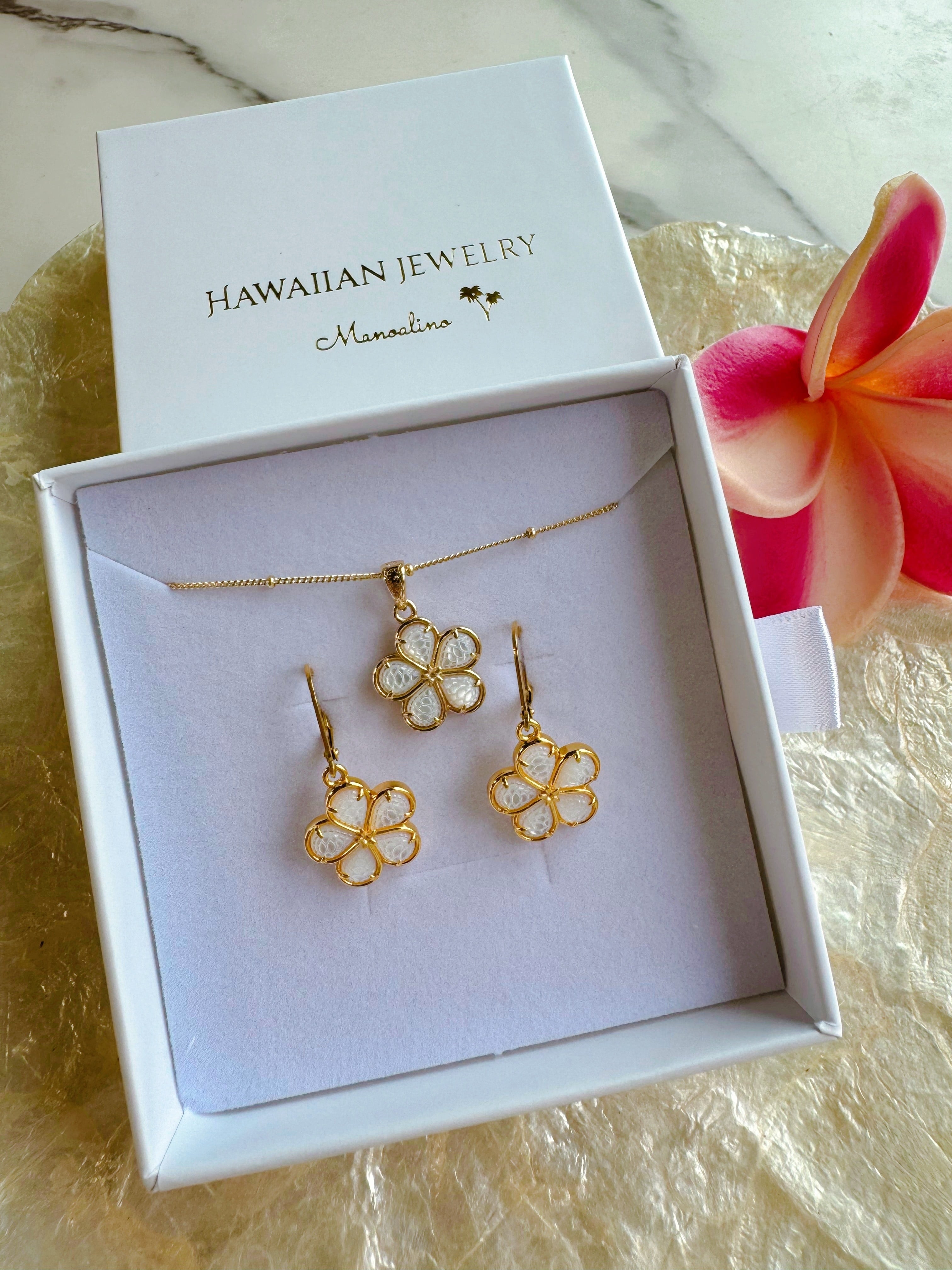Plumeria shell earrings Hawaiianjewelry(ハワイアンジュエリー