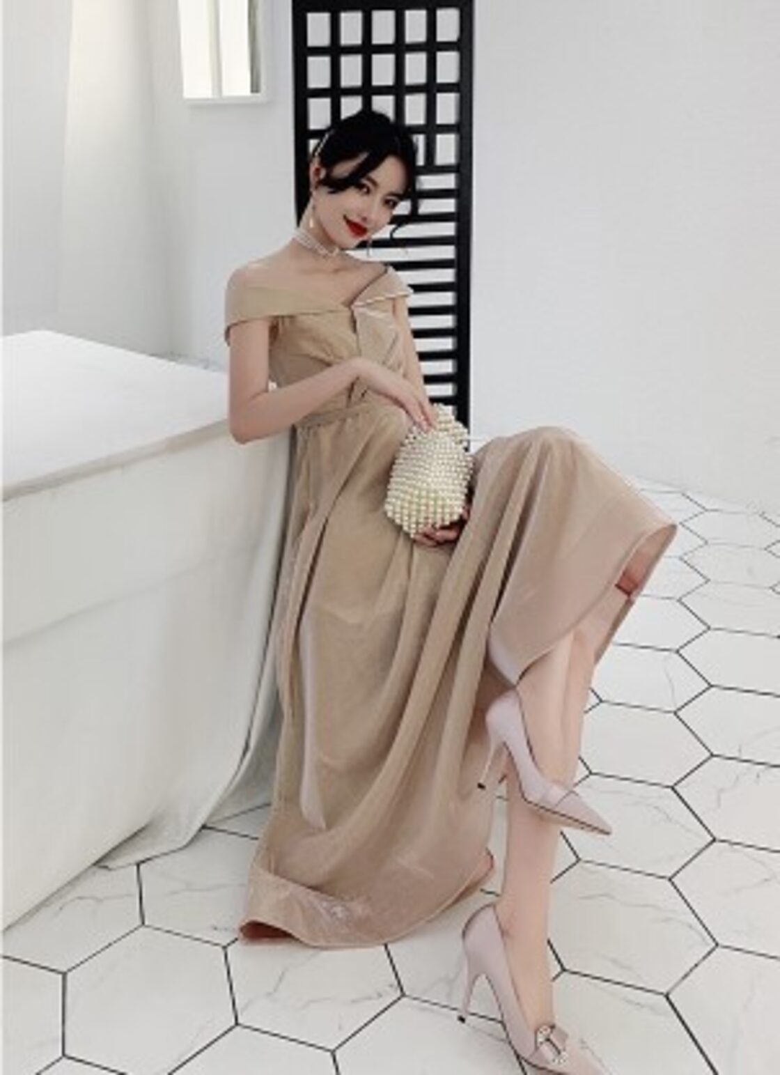 エレガント イブニングドレス ベージュ Aライン オフショルダー 優雅な  