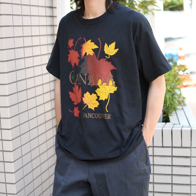 Vancouver maple print souvenir tee