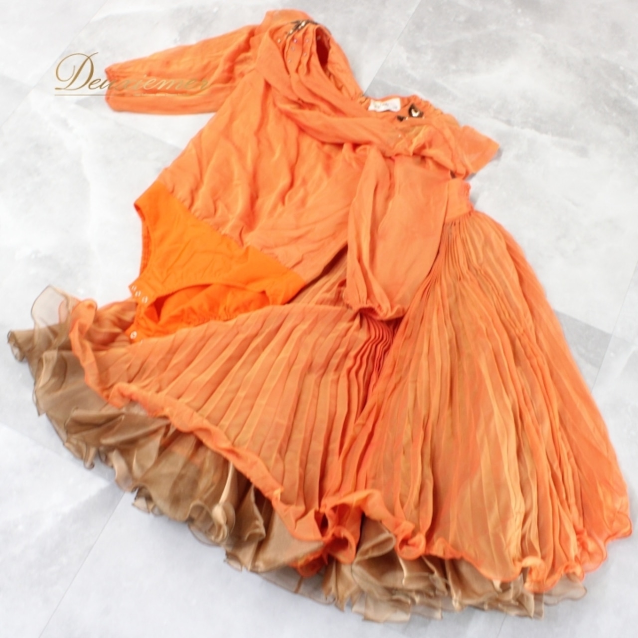 社交ダンス 衣装 スタンダード 上下セット ツーピース レッスンウェア パーティ衣装 レディース オレンジ系 lovely dancing パニエ 鮮やか オレンジ 色 シルエット ふんわり 二重スカート ラインストーン 軽やか おしゃれ ダンスウェア フェミニン カジュアル パーティー 特別な日 または シーン コーディネート ジャズ ダンス パフォーマンス 講師用 レディースファッションユニフォーム 体型カバー