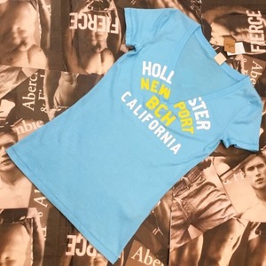 HOLLISTER　WOMEN　ＶネックＴシャツ　Ｓサイズ