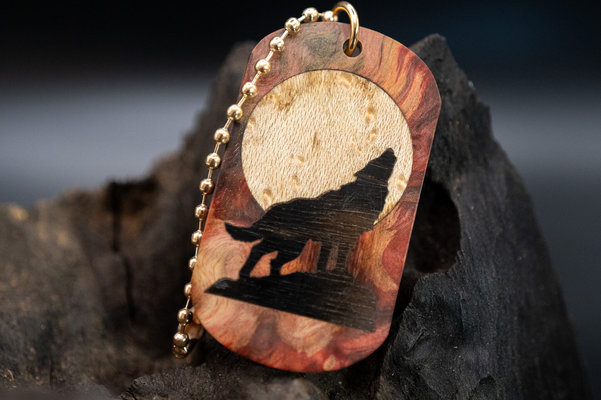 【山是粧】(さんぜしょう)スタビライズウッド メープルバール ドッグタグ 象嵌 月と狼