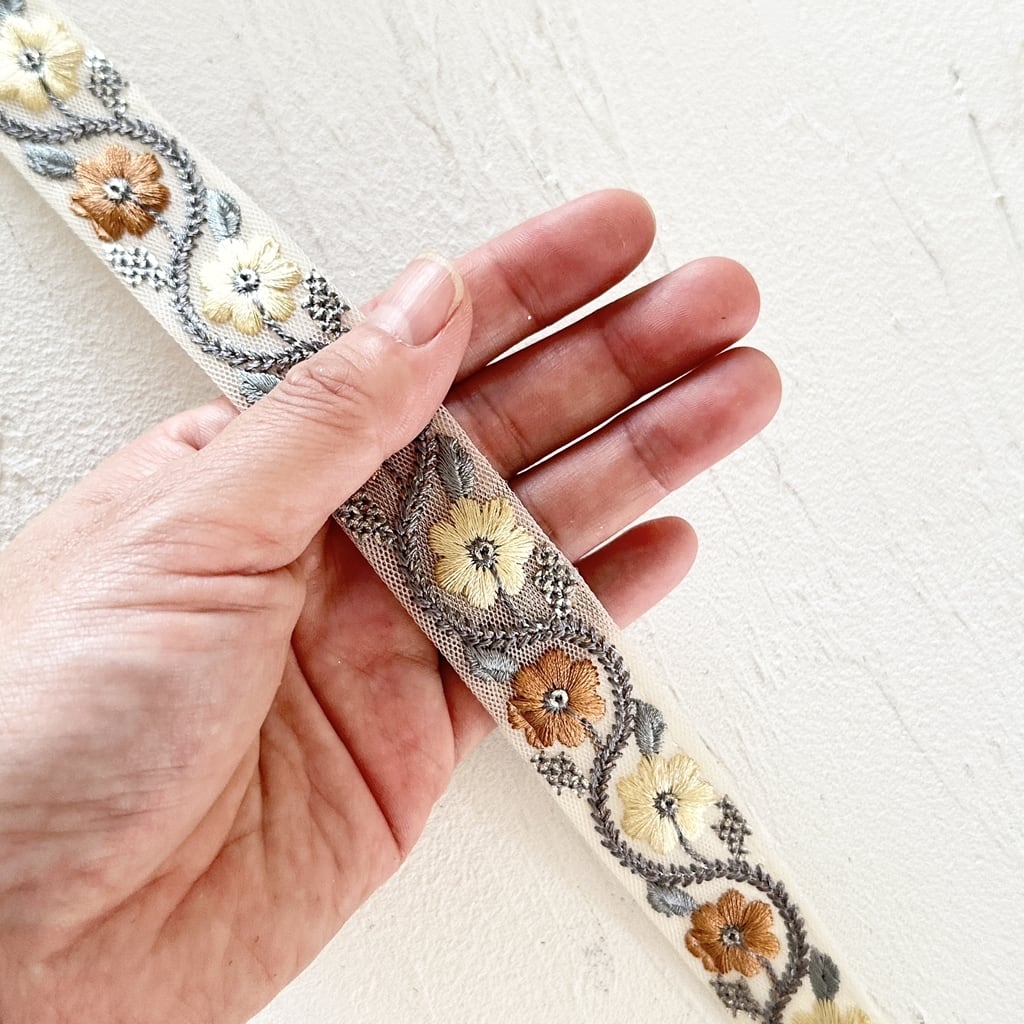 1ロール キャンディフィズ [イエロー] インド刺繍リボン 3261-1R