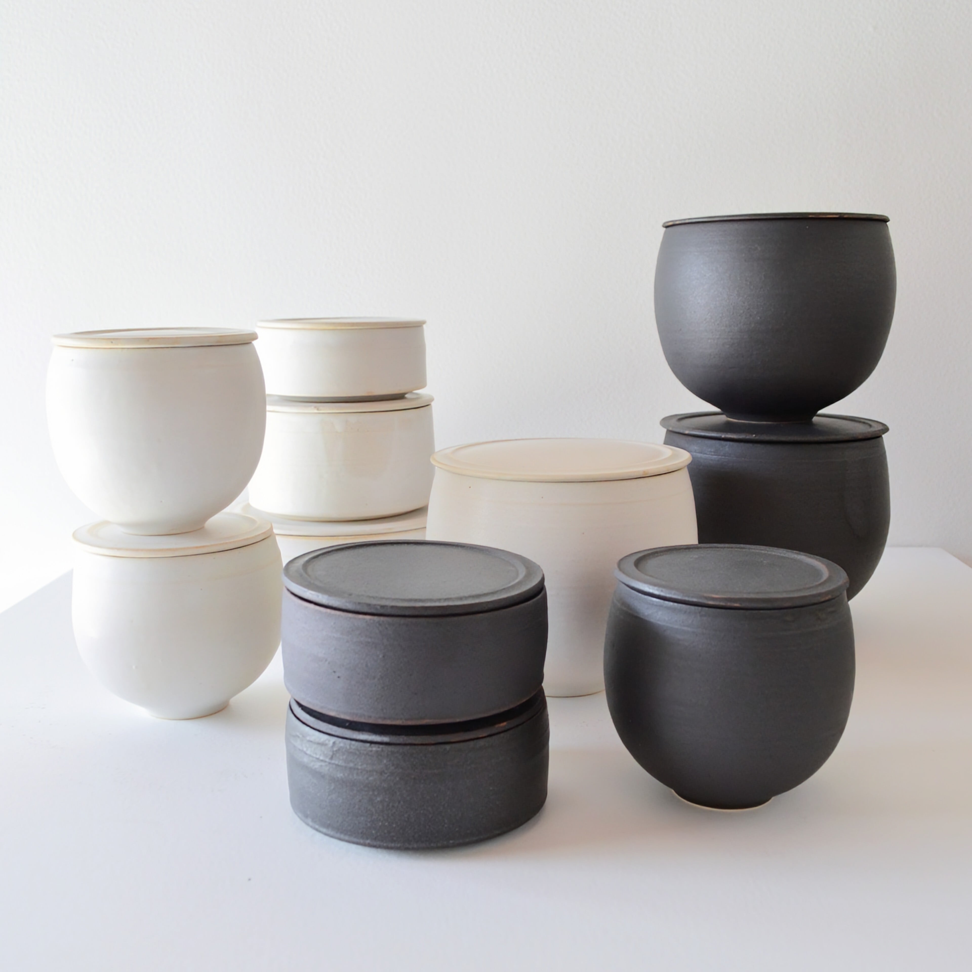 小野俊さん 蓋物 丸型 S 黒鉄釉 4個セット 小野俊 丸型蓋物 黒鉄釉 M | MA STORE