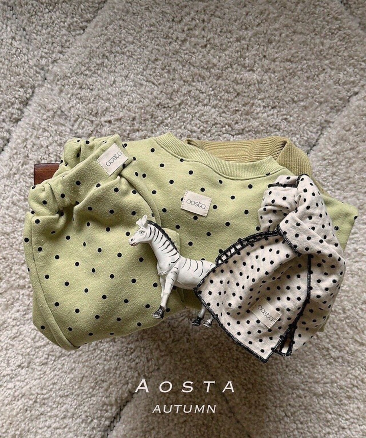 韓国子供服 / 26Autumn / Aosta / ドットトントンベスト / 秋服 *S~XXL*