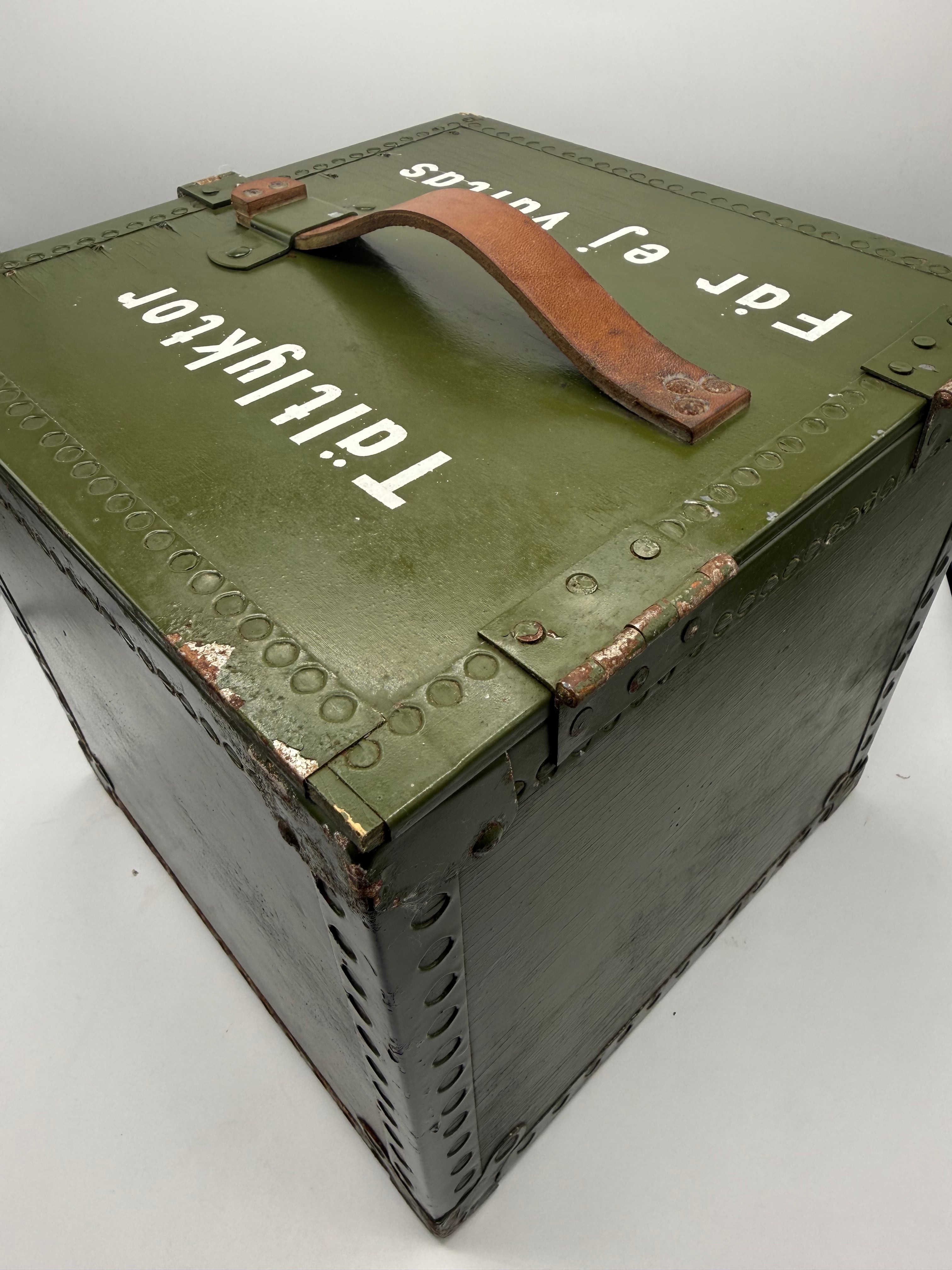 スウェーデン軍オリジナル ランタンケースBOX | ヴィンテージランタンTOMOS