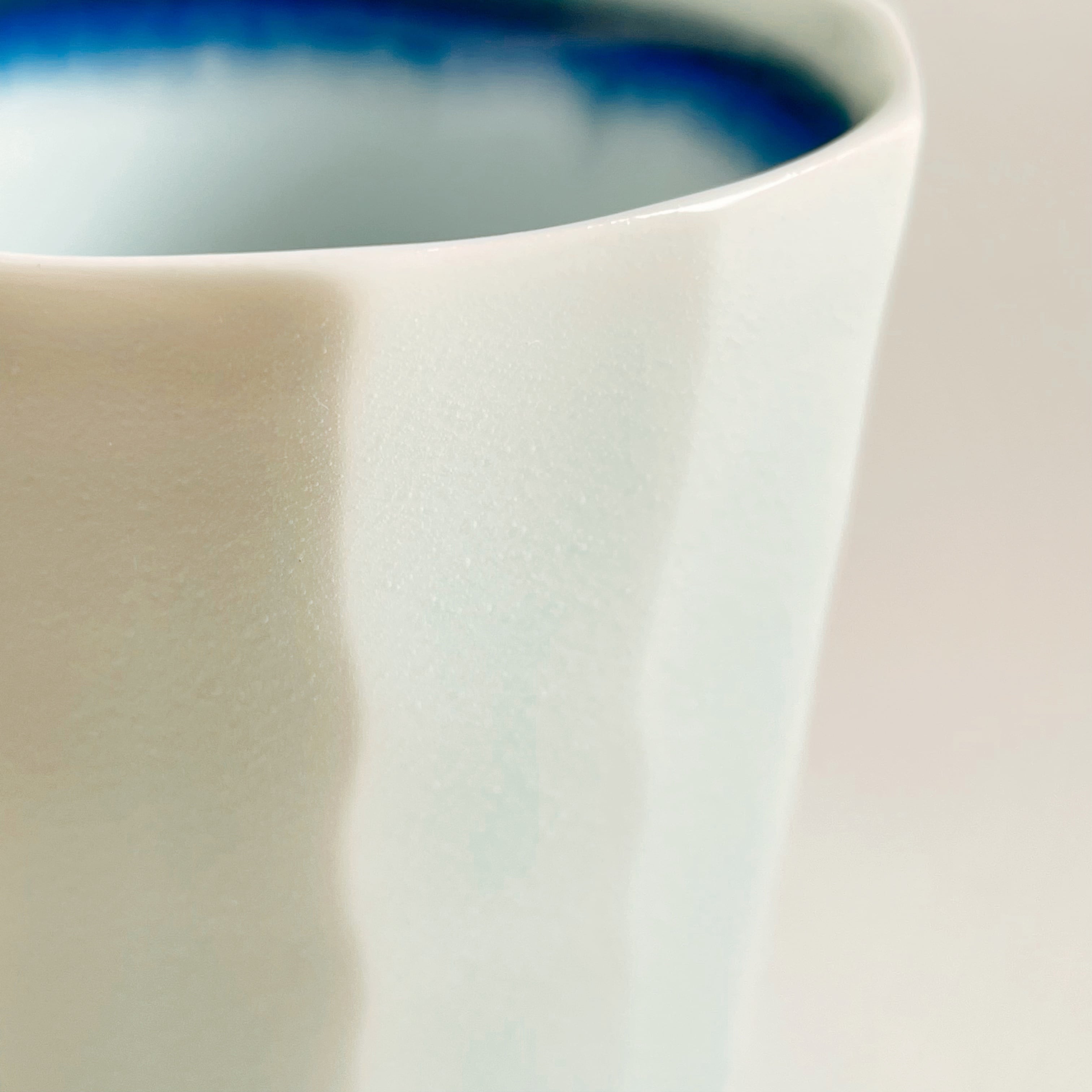 波佐見焼：青白磁 面取青線コーヒーカップ | 波佐見焼 福春online