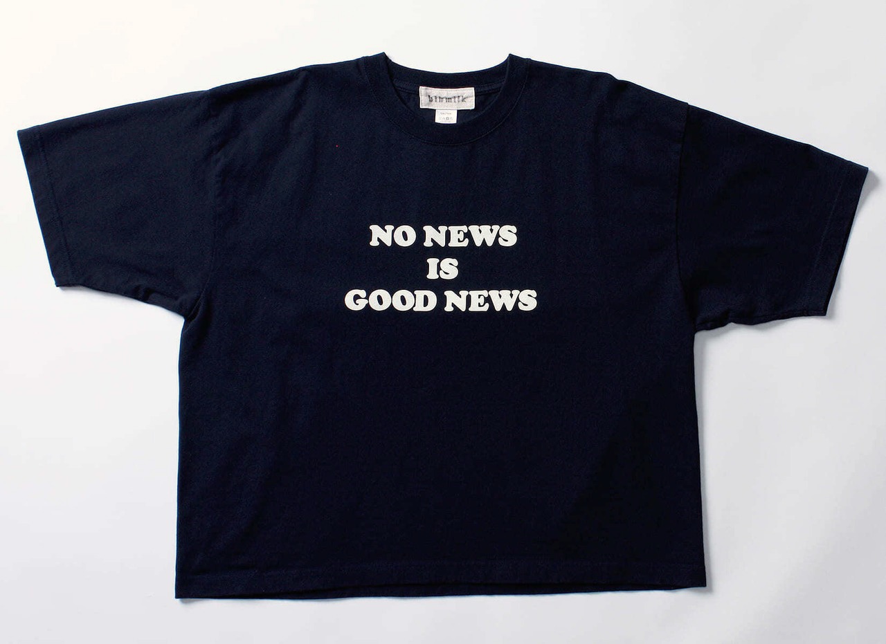 ［bibmilk］リラックスフィットTシャツ NEWS レディス｜ネイビー