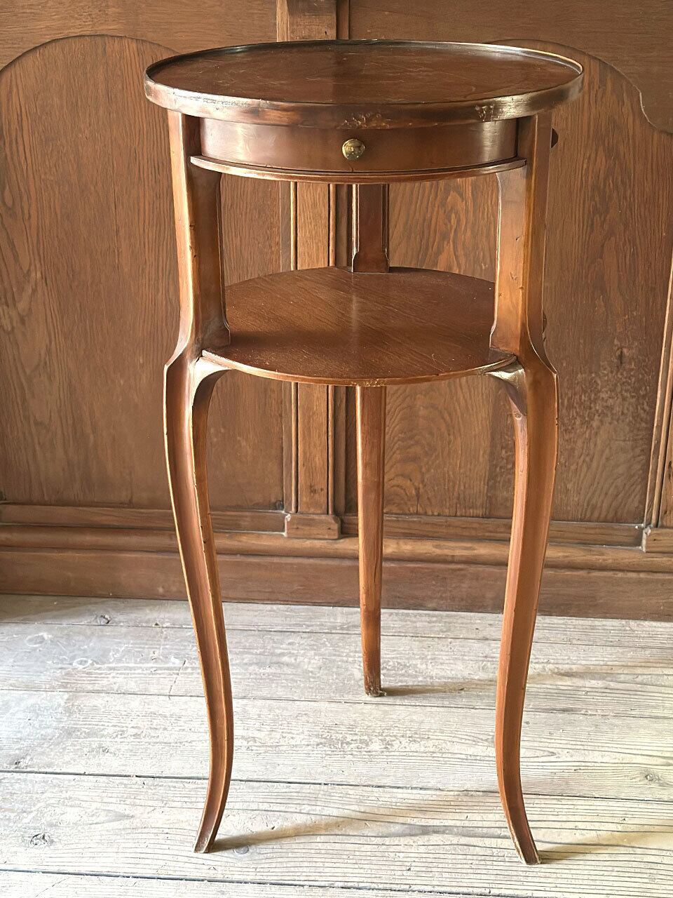 3杯引き出し付き 丸型サイドテーブル 猫脚 | Brocante de La Cocotte