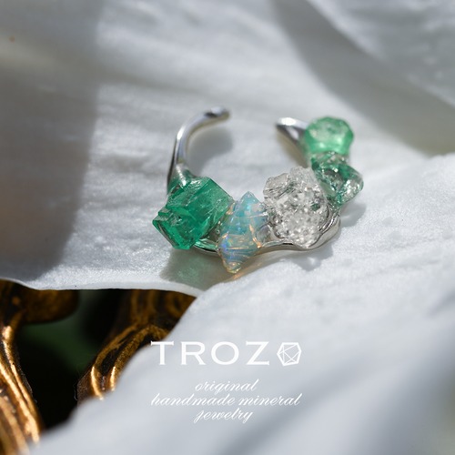 【008 Fairy Tale Collection】 Integration Ear Cuff エメラルド × オパール × フローライト × 水晶 鉱物原石 イヤーカフ 天然石 アクセサリー (No.3388)