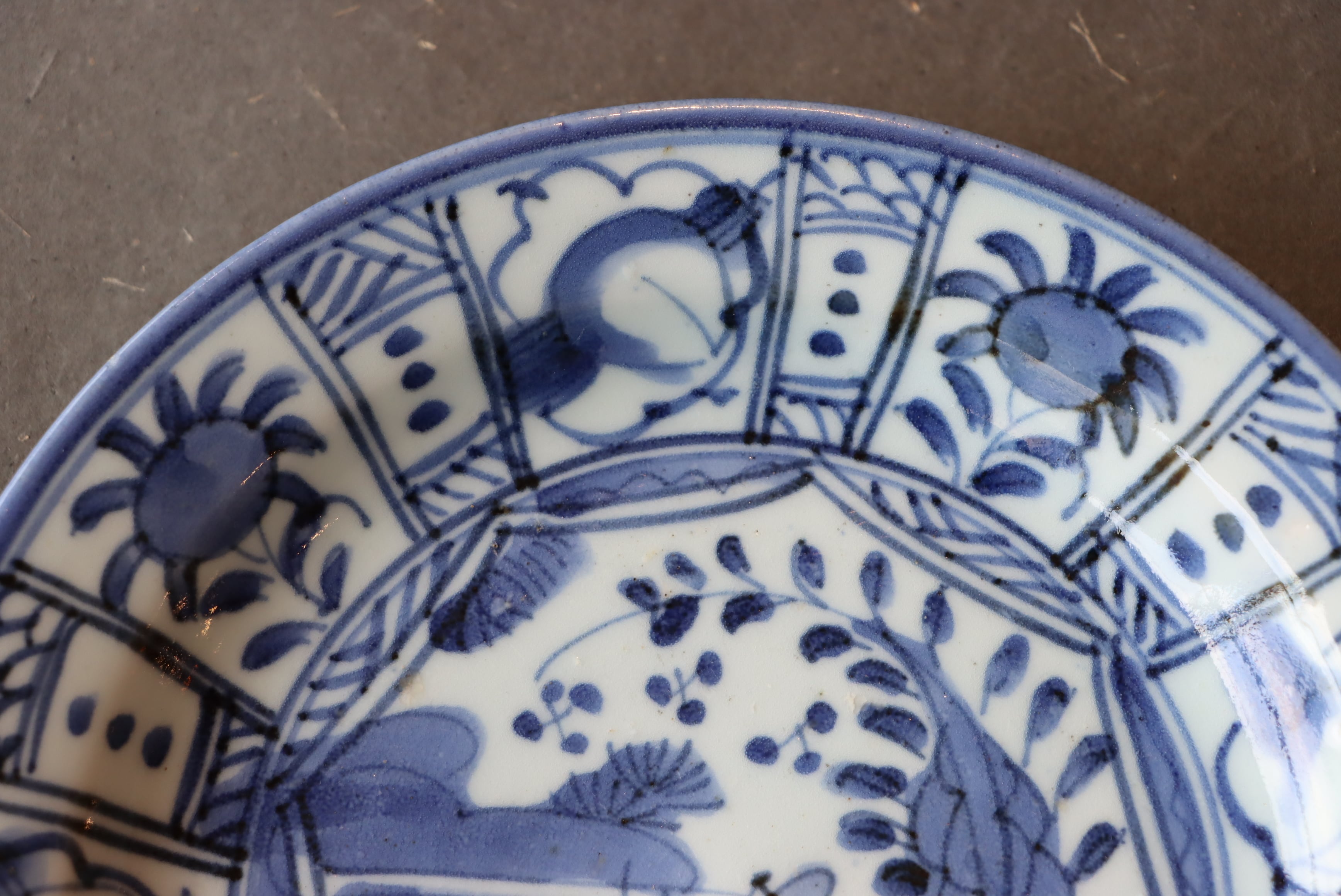 染付 芙蓉手 バッタ文 中皿 七寸/Blue and white medium size plate