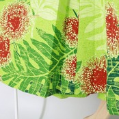 フラダンス 衣装 ワンピース ドレス グリーン系 メネフネプランテーション 日本製 ハワイアンプリント モンステラ柄 MENEHUNE PLANTETION キャミソール フリル フレアスカート レッド系 黄緑 緑 赤 華やか 鮮やか かわいい おしゃれ さわやか 上品 おしゃれなワンピース 華やかな ハワイアンスタイル エレガント リゾート