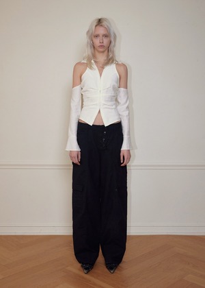 [BOHEMSEO] SHOULDER HOLE COLLAR BLOUSE, IVORY 正規品 韓国ブランド 韓国通販 韓国代行 韓国ファッション BOHEMIAN SEOUL ボヘミアンソウル 日本 店舗