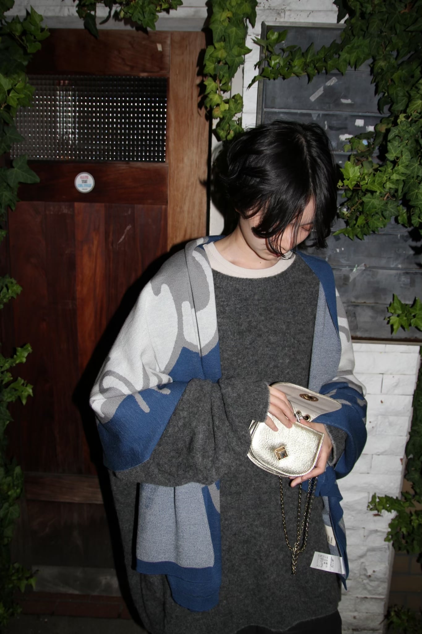 新入荷「着るアート・BIGストール（ネイビー）」