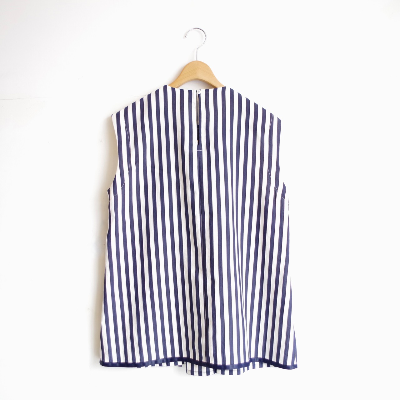 SINME ストライプタックノースリーブシャツ