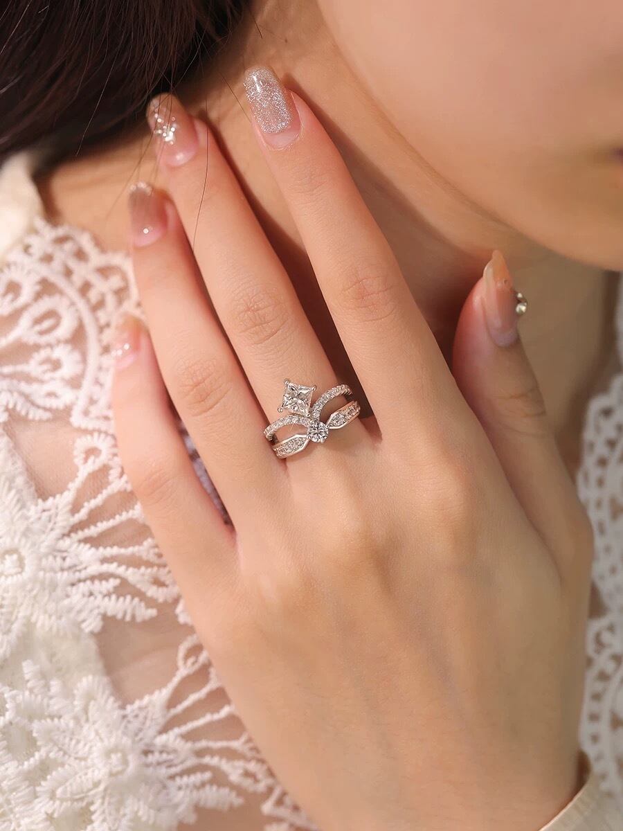 クラウン プリンセスカット モアッサナイト 1ct キラキラ ゴージャス