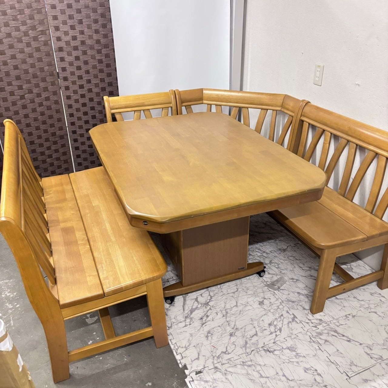 IKEA】伸長式ダイニングテーブル（チェア4点付き）