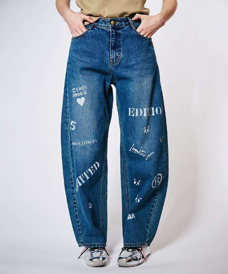 ご予約分】＜COOLA＞ ミックスロゴペイントワイドデニムパンツ | SHINKI