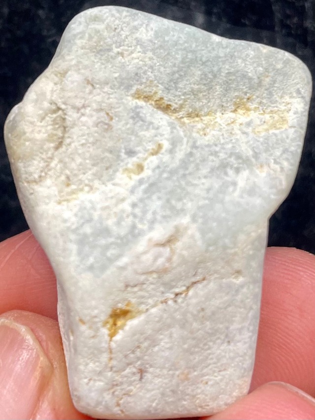 16) 日本人の「心」に寄り添う御守り「糸魚川翡翠」握り石