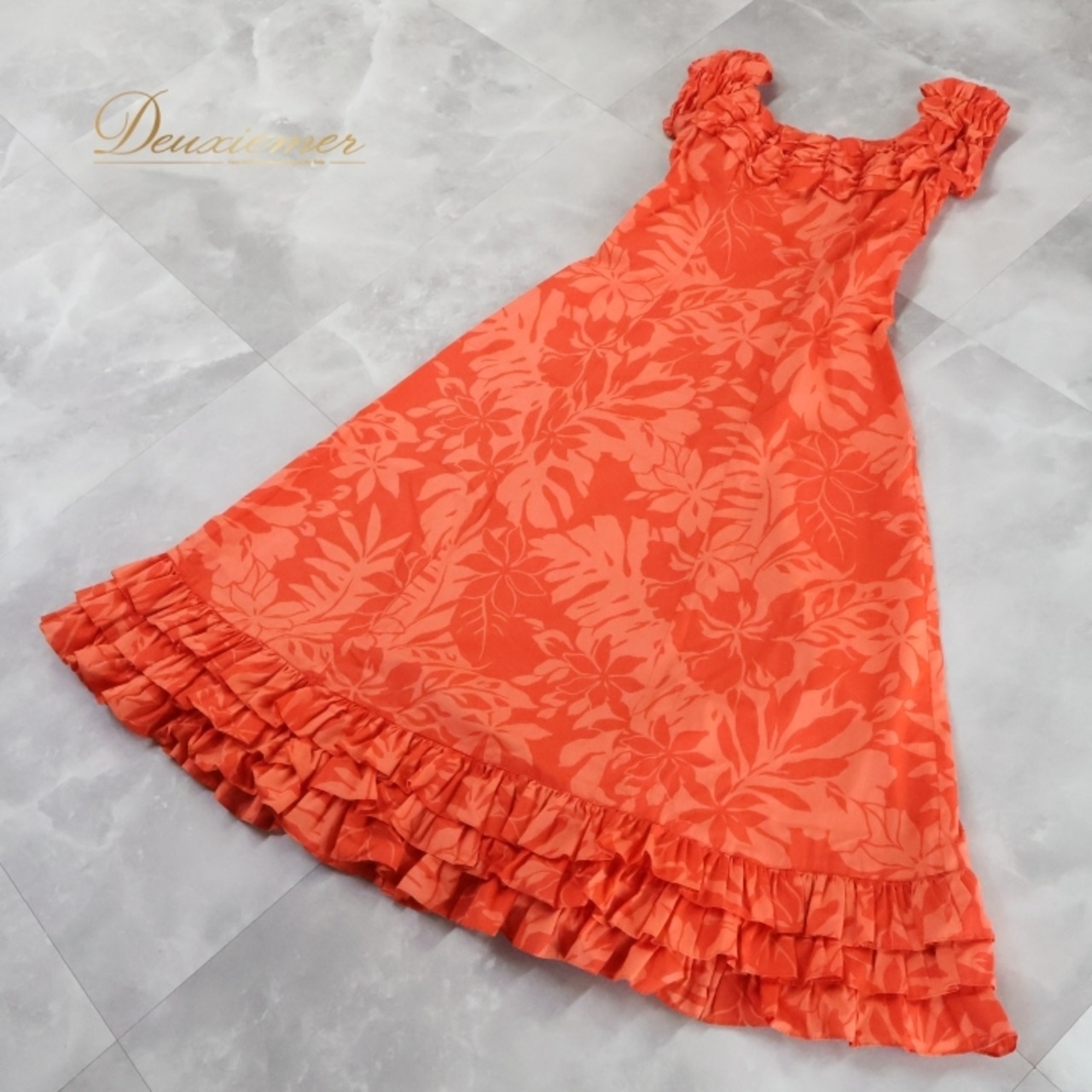 フラダンス 衣装 ワンピース ドレス オレンジ系 CC Fashions ハワイ製 ティアレ柄 ハワイアンプリント アロハ フラ ダンス レッスン 練習 花柄 植物柄 フリル 華やか 鮮やか かわいい おしゃれ 上品 フラワープリント お出かけ 楽しい 夏オシャレ 女性用 ドレッシー リゾート トロピカル ラブリー ドレスアップ
