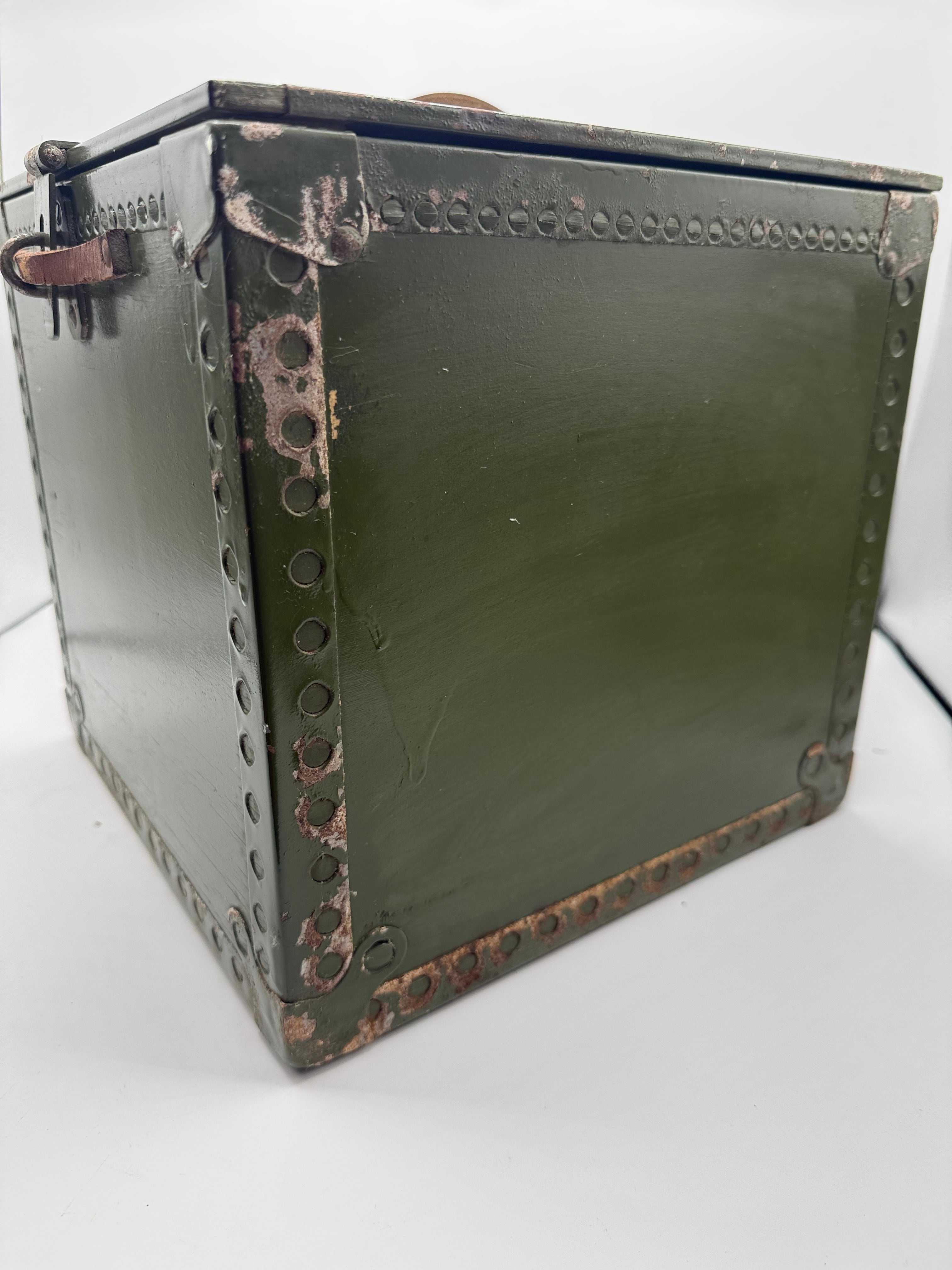 スウェーデン軍オリジナル ランタンケースBOX | ヴィンテージランタンTOMOS