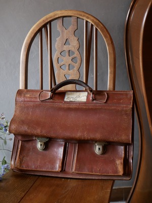 PARISの古いレザーバッグ　フランスアンティーク