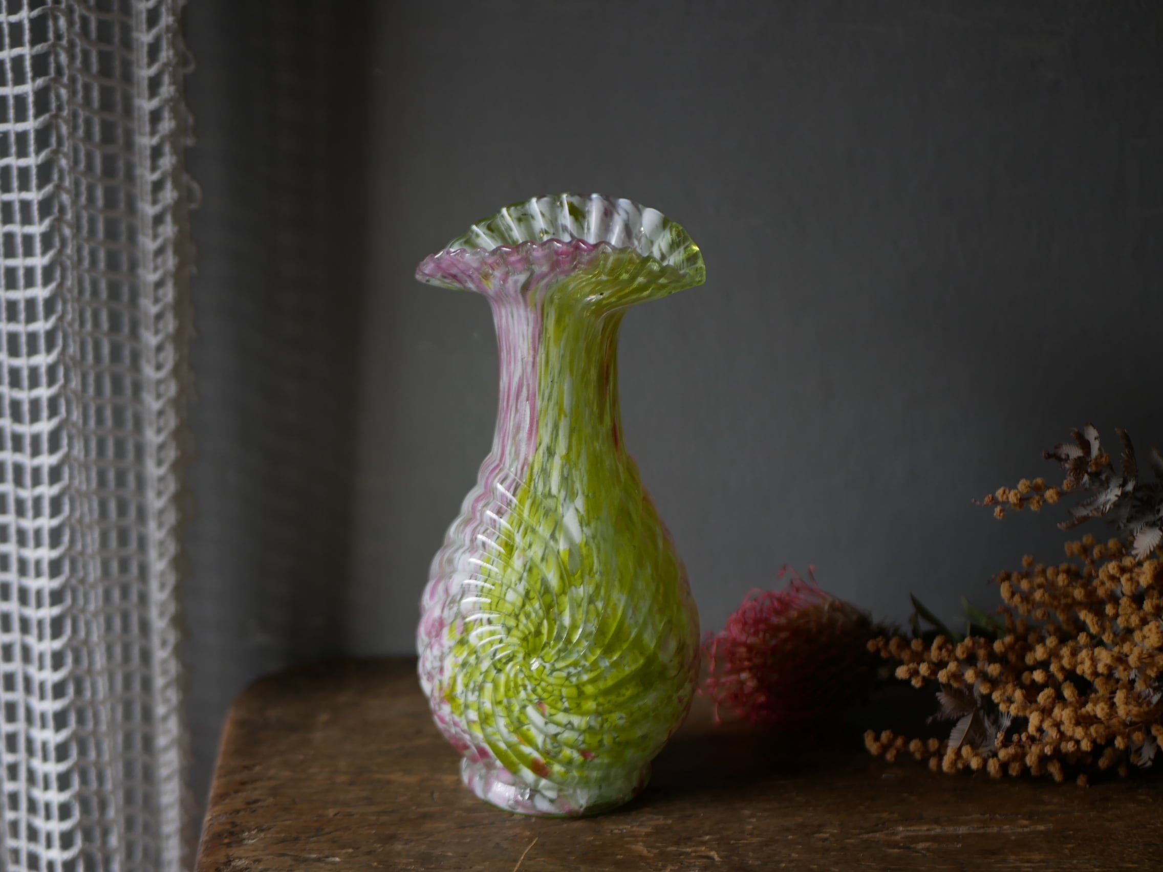クリシー　花瓶　花器　イエローべース　フランスヴィンテージ　ブロカントのある クリシー 花瓶 花器 イエローべース フランスヴィンテージ ブロカント