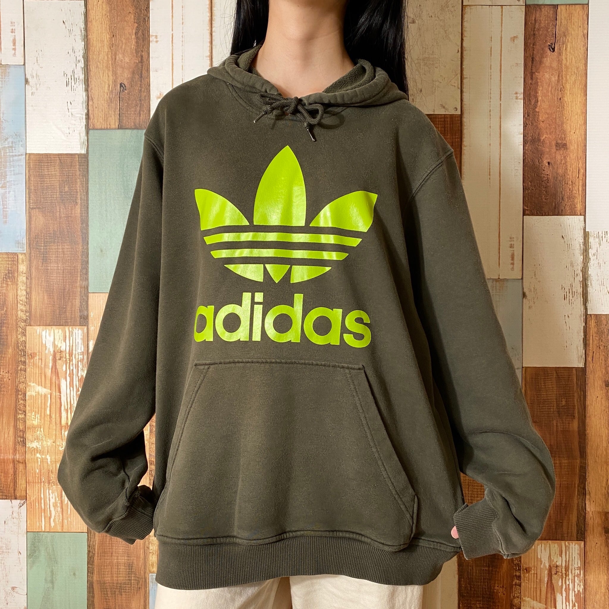 激レア】adidas 香りのよい originals ビッグロゴパーカー