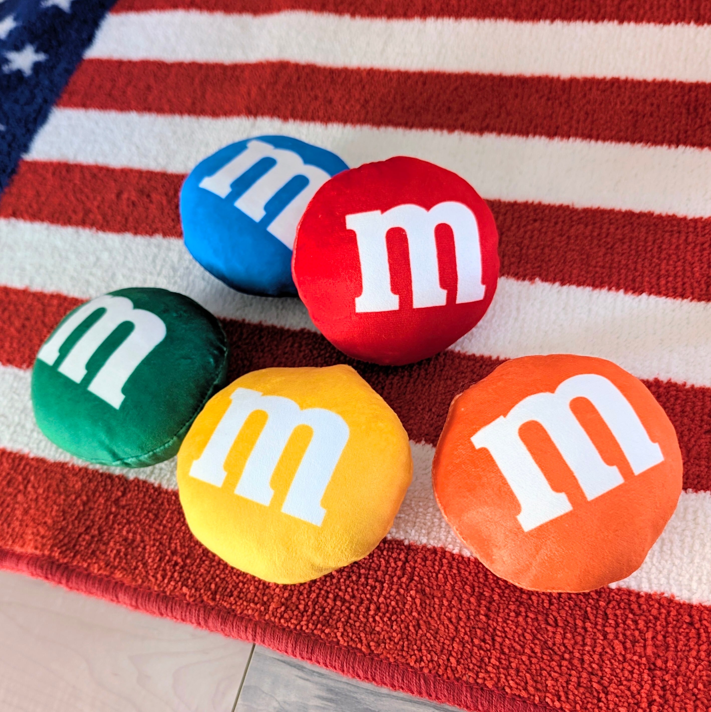 ✨️プレゼントで貰ったらめちゃ嬉しい♡✨️【 m&m's ( エムアンドエムズ ) 】 Snack Bag Plush Pillow Set / 5チョコレートプラッシュ in パッケージクッション〚アメリカン雑貨 アメトイ〛