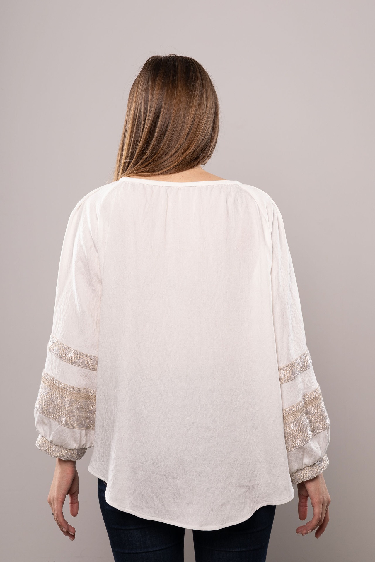 ウクライナ刺繍ヴィシヴァンカ 平行縫い　シルク手刺繍　ブラウス　麻　レディース・フリーサイズ - 5