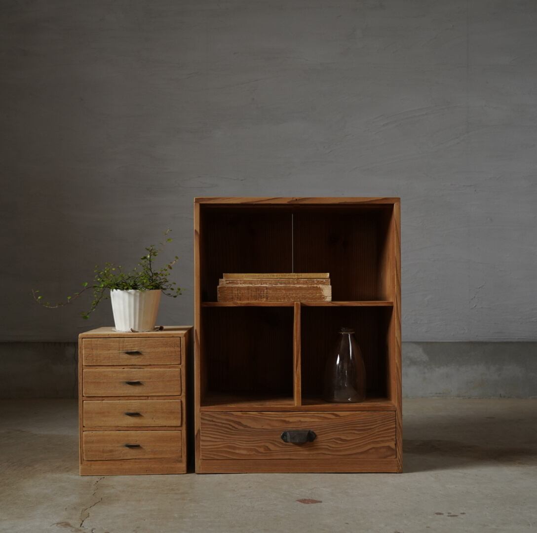 引き出しのついた木製棚