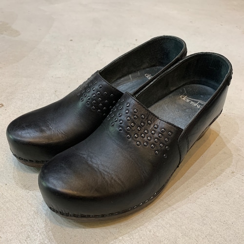 dansko メイヴィス　クロッグ　レザースタッズヒールサボ　黒　サイズ40