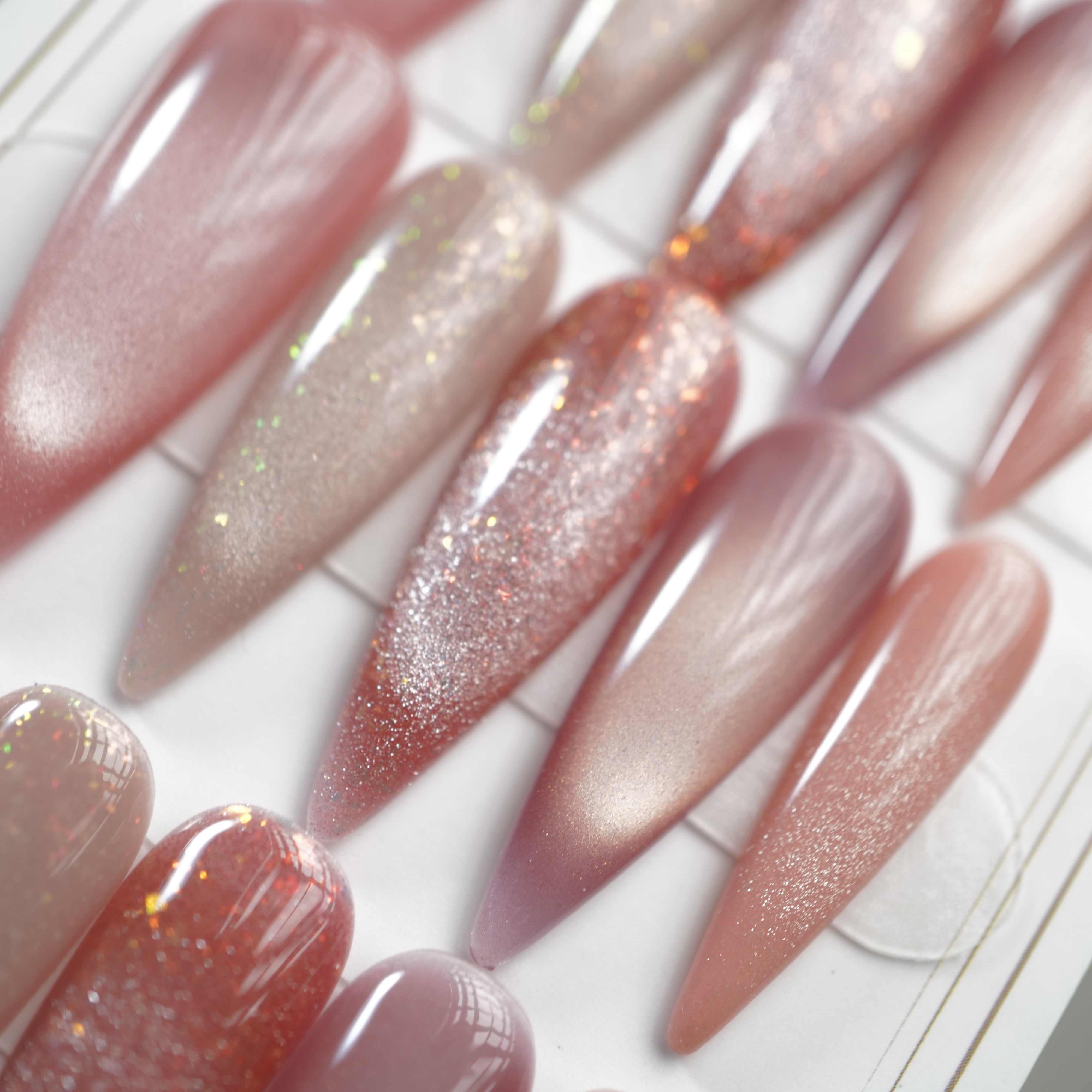 【#711】繰り返し使える【プレミアム】ネイルチップ/15枚セット/グリーン マグネット/スーパーロング ポイント/XY266