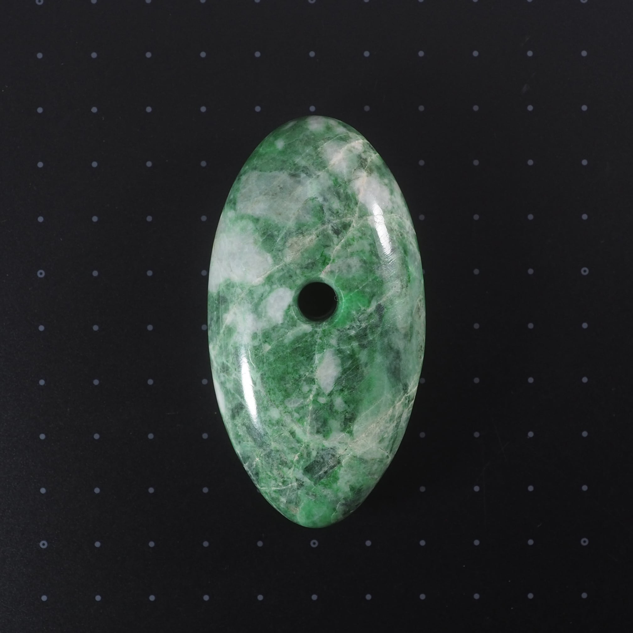 糸魚川翡翠 大珠 鮮緑圧砕翡翠 74mm vivid-green crushed jade Taishu