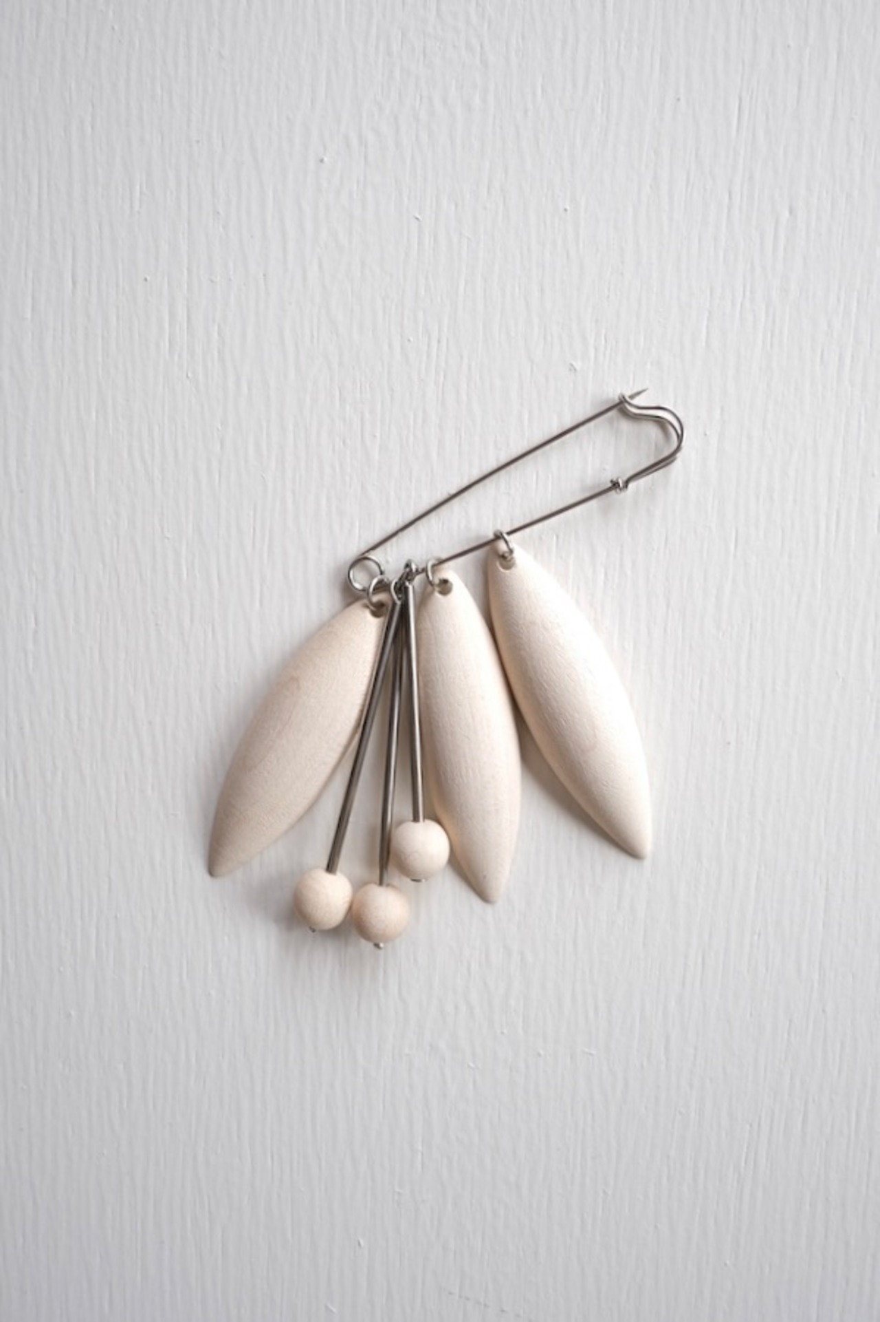 Aarikka white leaf brooch