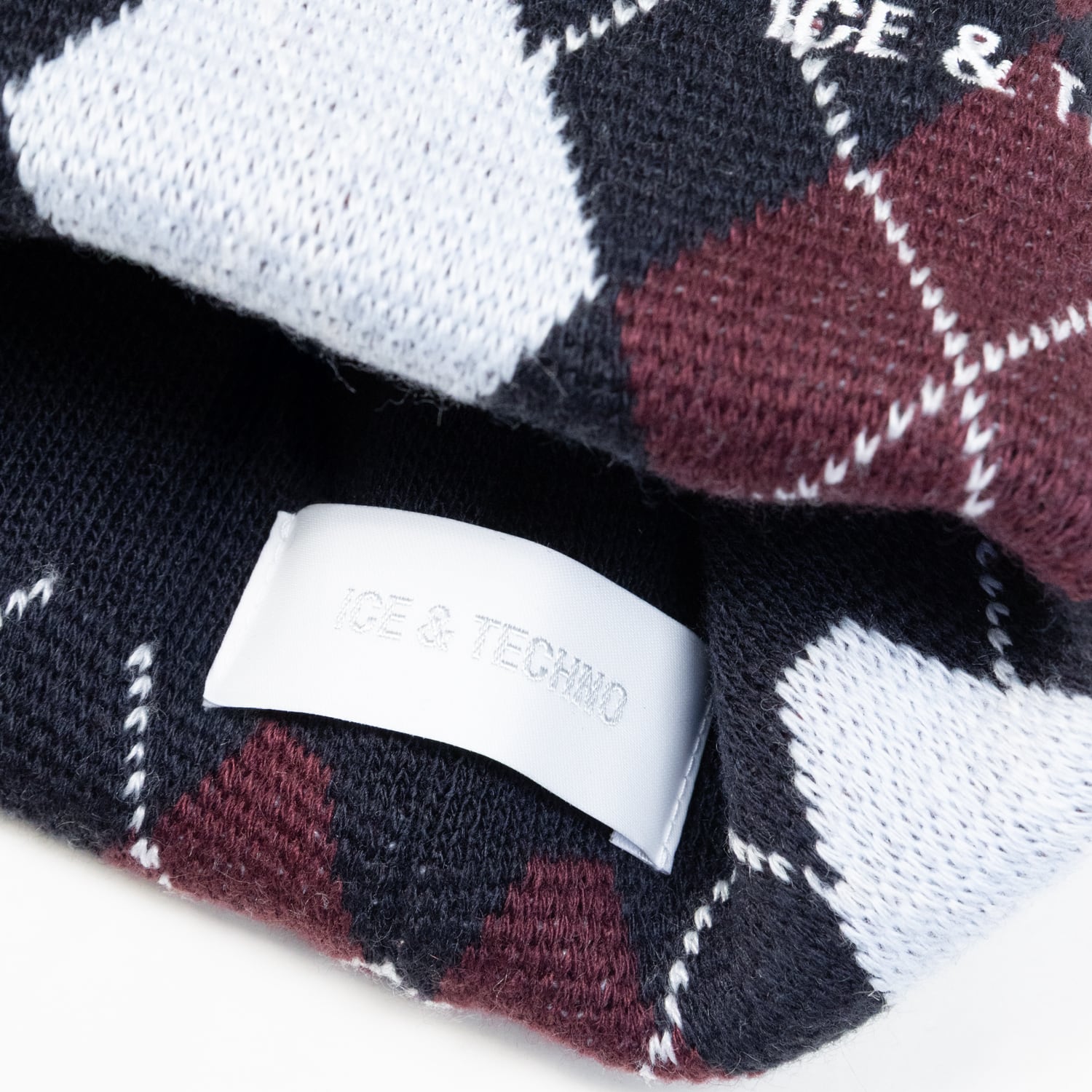 UNEEK BASEMNT - Discover independent style.