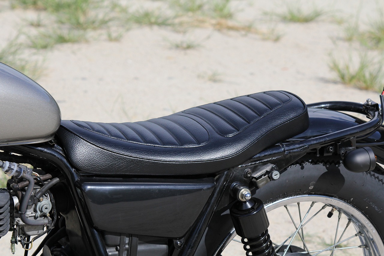 Smooth semi-double seat 250TR