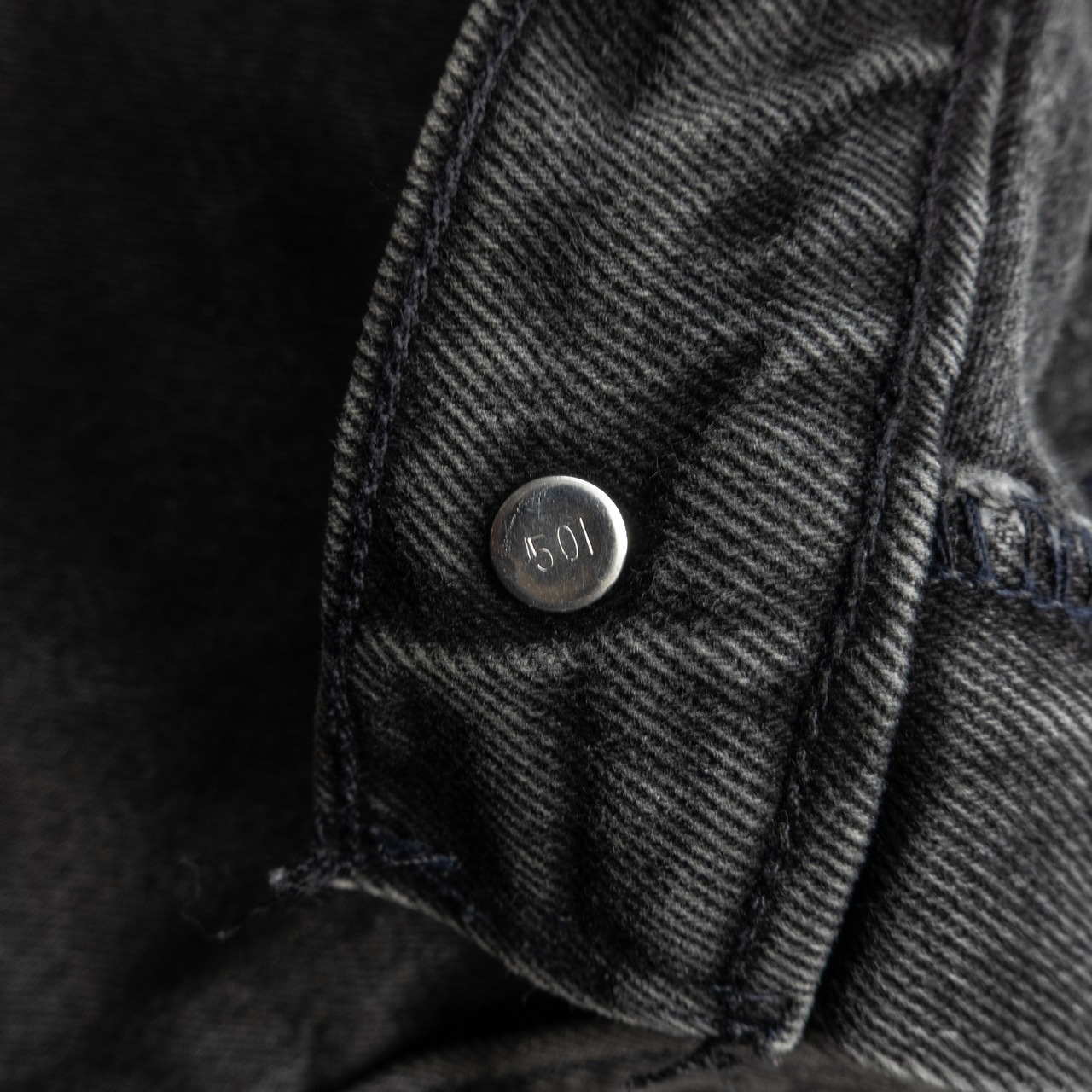 1995s Levi’s 550 black denim