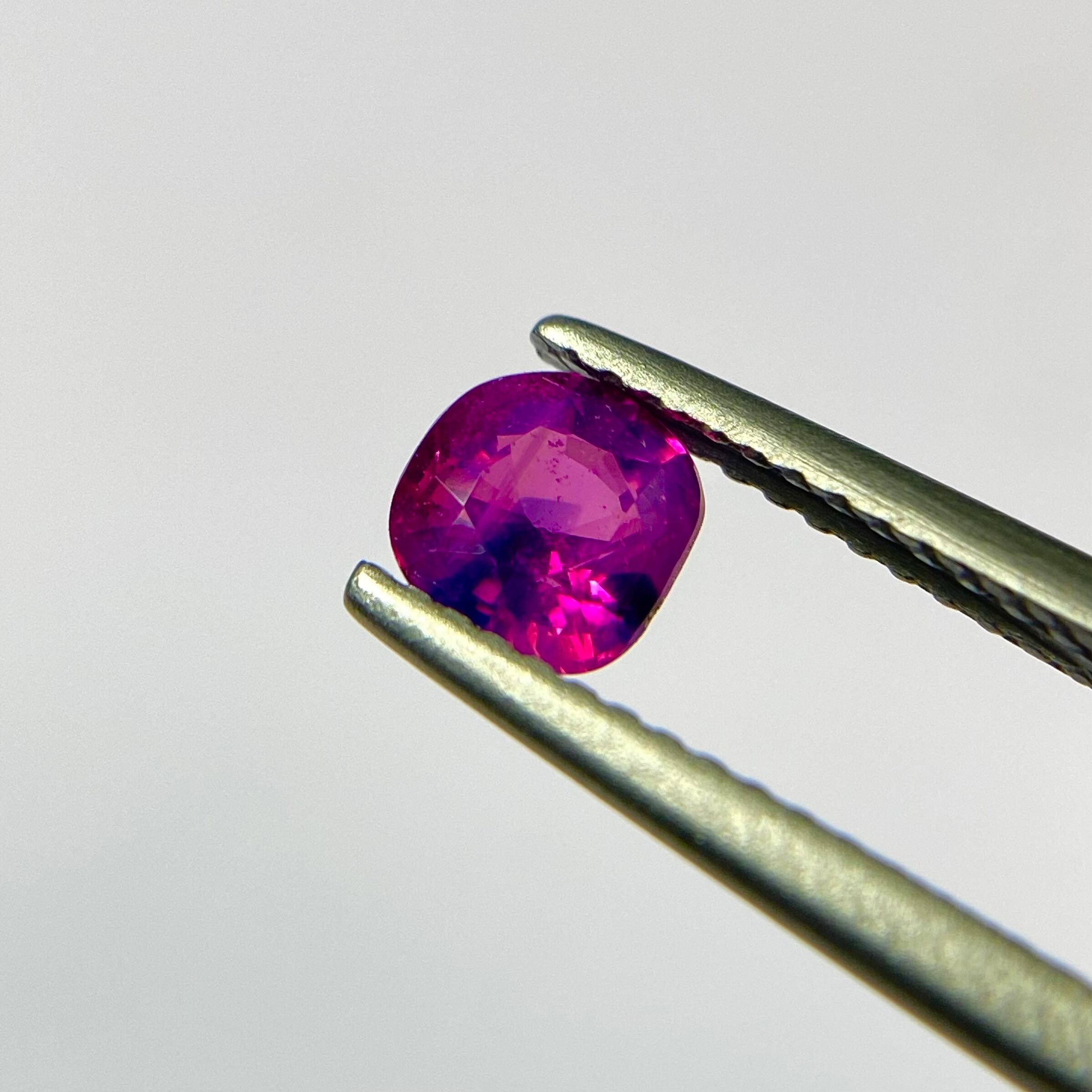 毒々しく美しく　ピンクサファイア