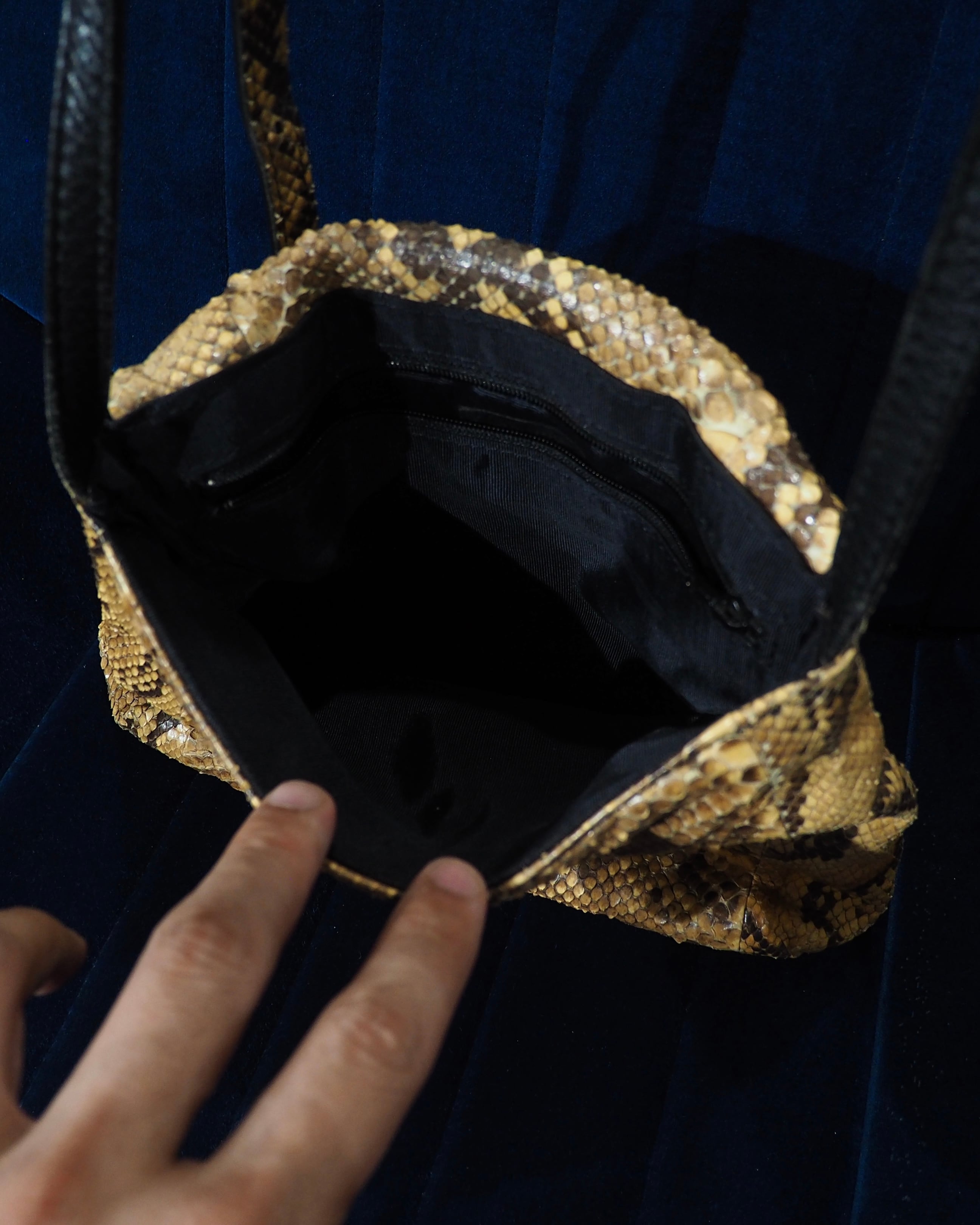 ” Unknown ” Vintage Python Leather Hand Shoulder Bag