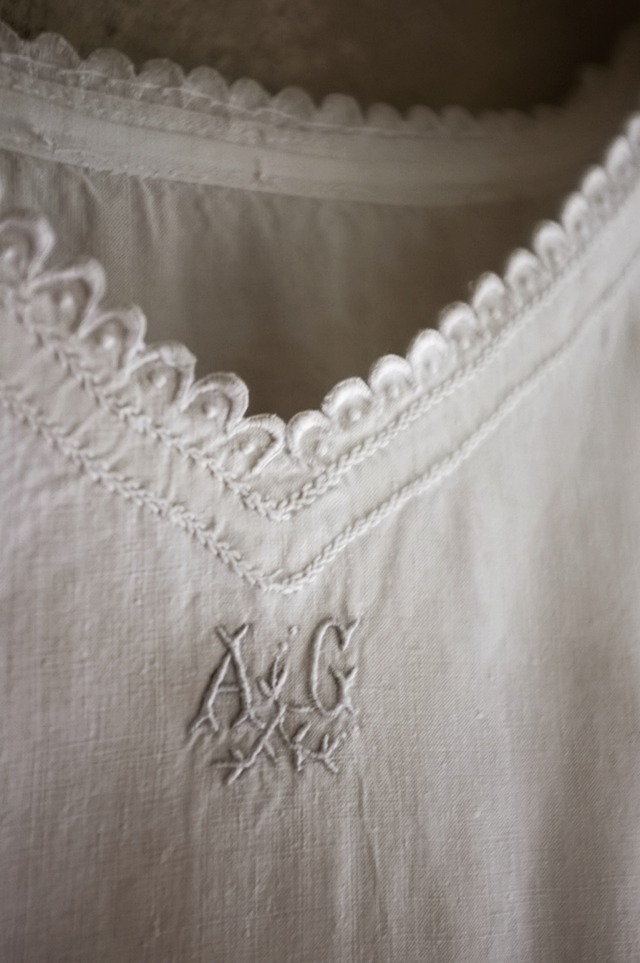 フランス 1900s リネン 真珠守りの貝たちととろりとしたギャザーワンピース  アンティーク